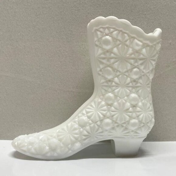 Vintage Fenton Milk Glass Dairy Button Boot 4.25" Collectible Art Shoe Vase EUC - Picture 4 of 11